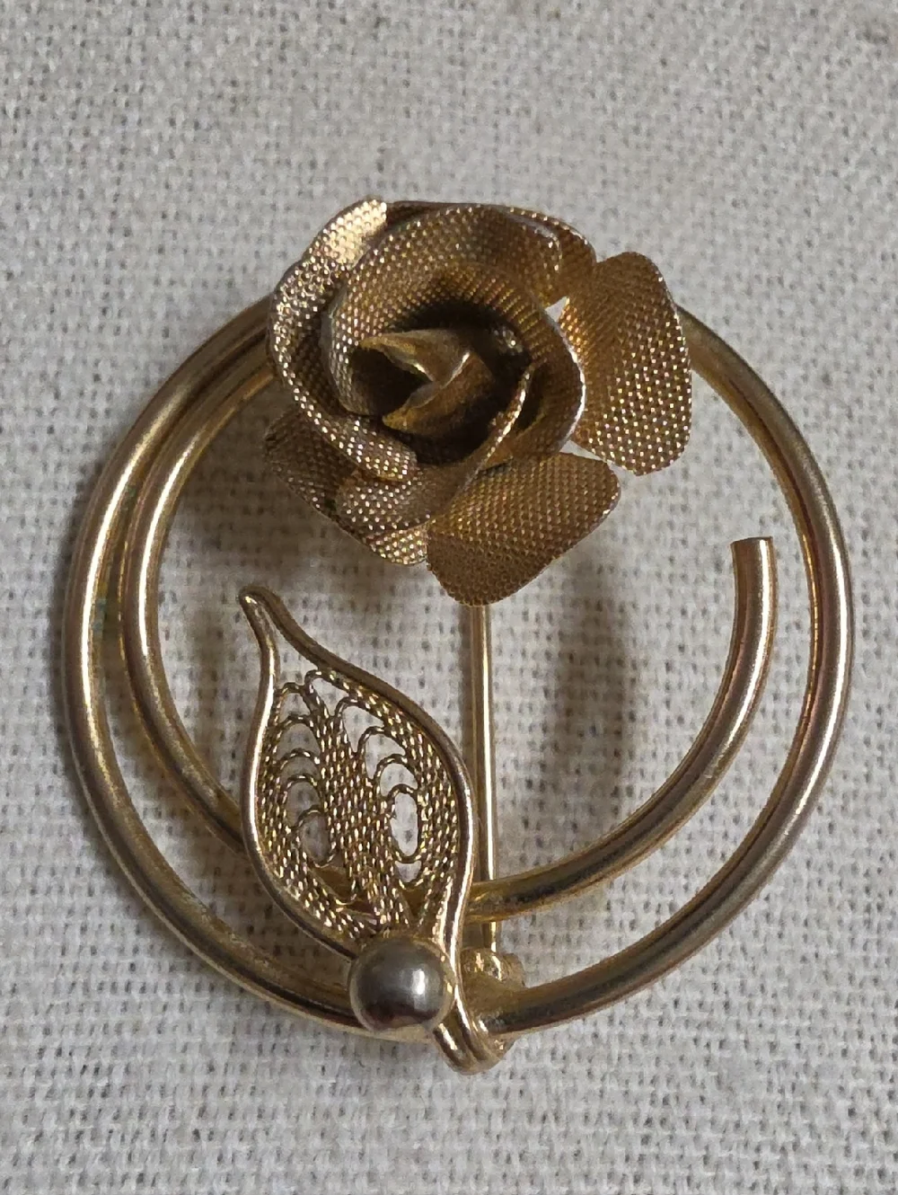 Vintage Sarah Coventry Circle Filagree and Mesh Rose Brooch - Picture 3 of 4